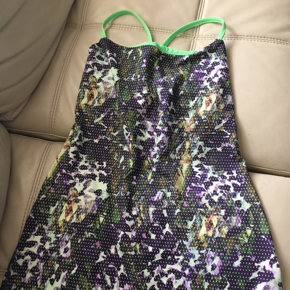 Lululemon tank size 6